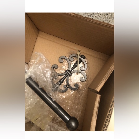 Southern‎ Living Hathaway Elegant Meta Toilet Paper Holder with Scroll Design - Picture 2 of 5